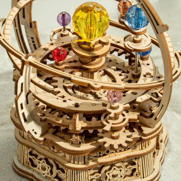 ROKR Starry Night Vintage Orrery DIY Speldosa i Trä med Solsystem Modell
