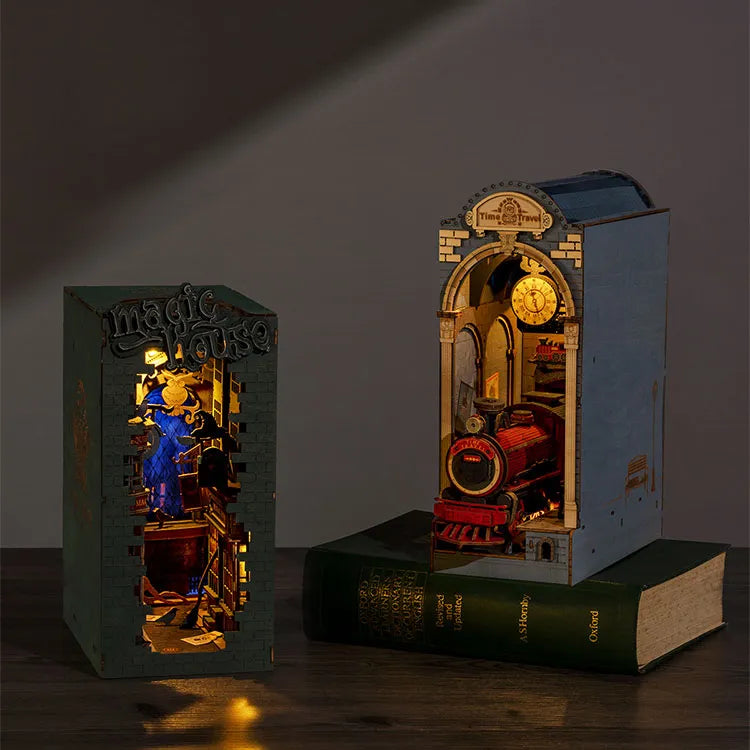 Rolife Magic House – DIY 3D Bokhylla Miniatyr Magisk Boknook med Trädelar & LED-ljus