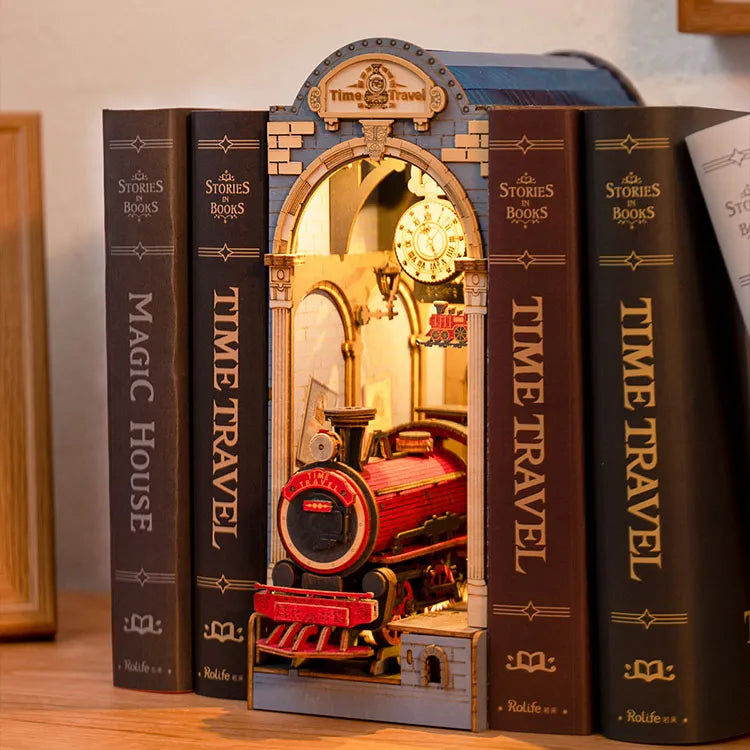 Rolife Time Travel DIY 3D Bokhylla Miniatyr med LED-ljus