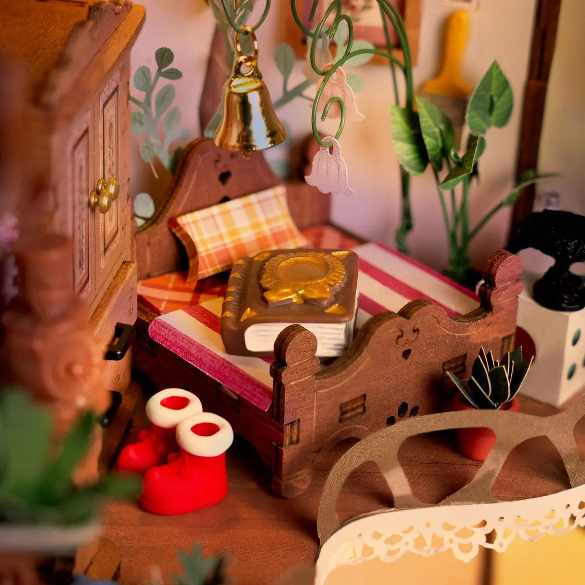 Rolife Fairytale Tree House DIY Miniature House DG179 - It-store.se