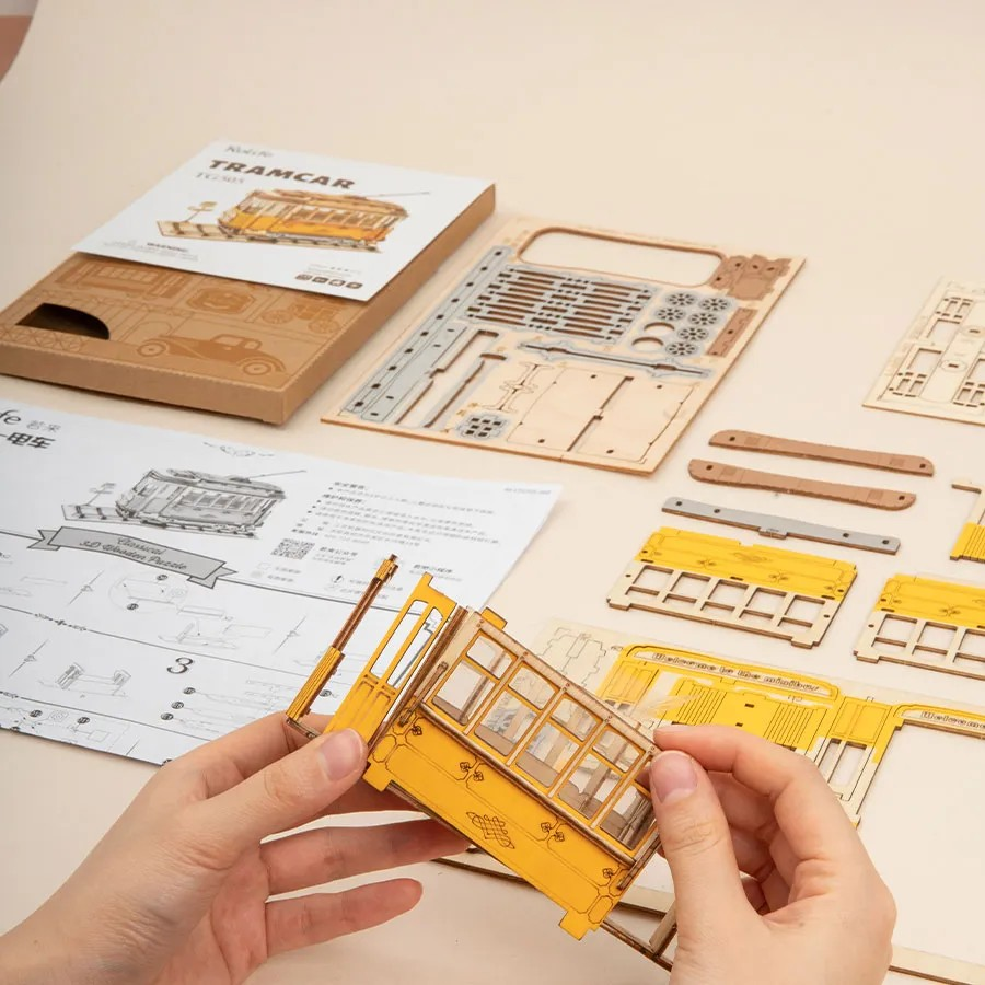 Rolife Tramcar DIY 3D Träpussel för Barn & Vuxna